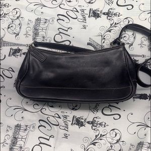 Vintage black leather AUTHENTIC Coach purse. In excellent condition!